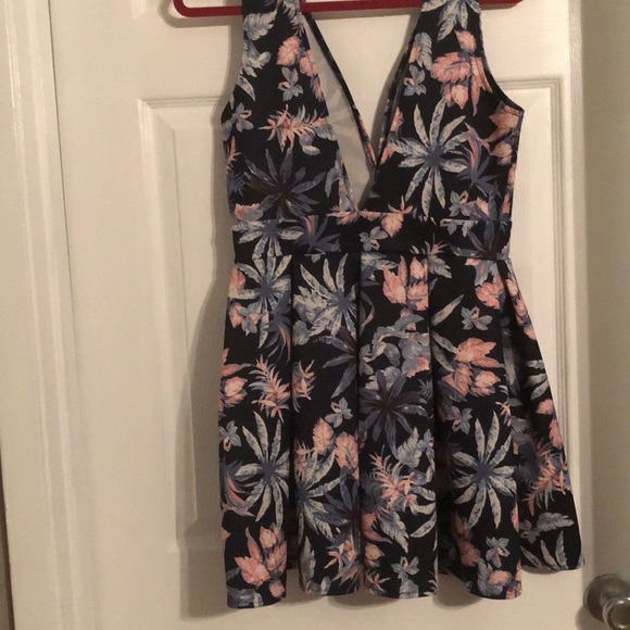 Tropical Mini Dress with deep V Neck - Picture 4 of 5